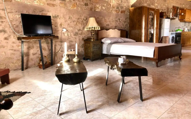 Nikitas chalet