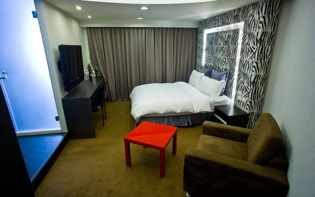 Urban Chic Inn