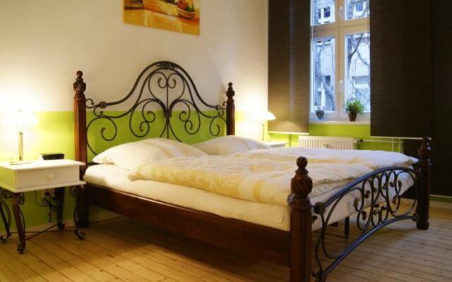 berlin39.com | Apartment House "Simon-Dach"