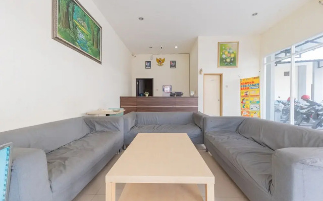 RedDoorz @ Kings Hotel near CSB Mall