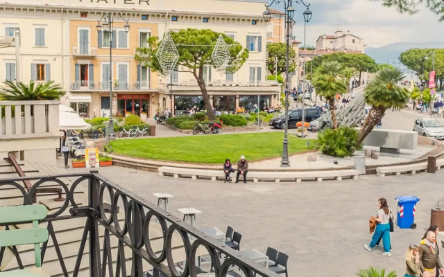 Romantic Coast View - Italian Homing