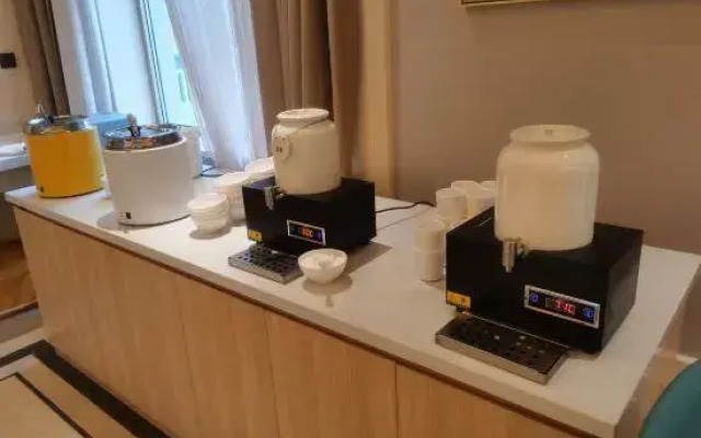 Vienna Hotel (Dingzhou Zhongshan Road Branch)
