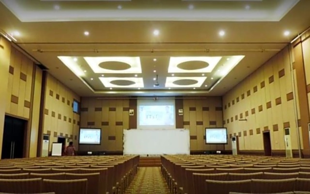 Dewarna Hotel & Convention