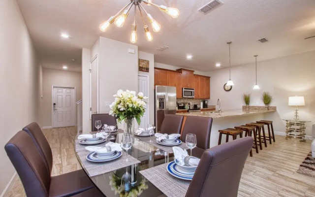 Storey Lake 4 Bedroom Townhome w Splashpool - 1624ST