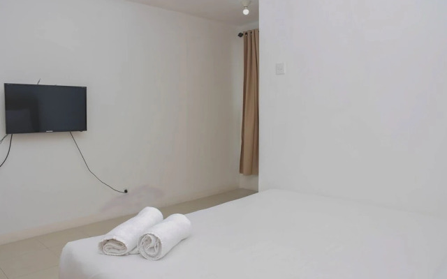 Cozy And Strategic Studio At Bassura City Apartment