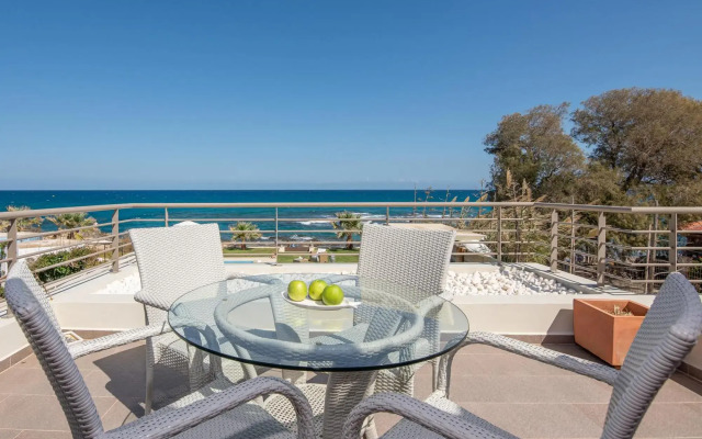 Beachfront Villa Diamond with a heated pool