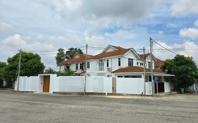 Homestay Kuantan Casa Yara, 2 Storey Corner House — 4-star hotel in Indera Mahkota