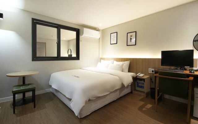 Changwon Jinhae Hotel Two Heart