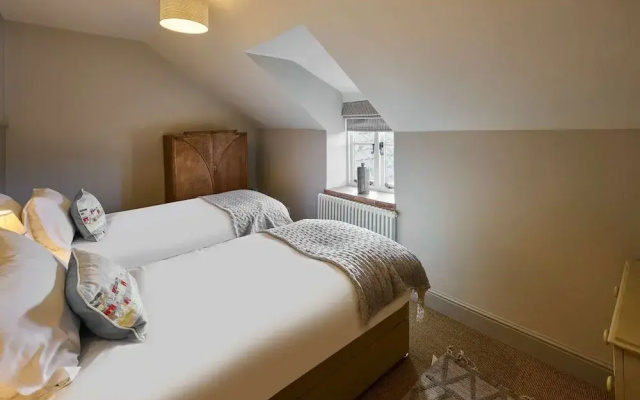 Host Stay Rock Rose