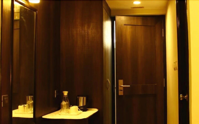 M The Business Hotel