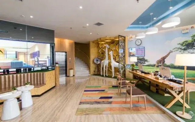 Wonderland Hotel