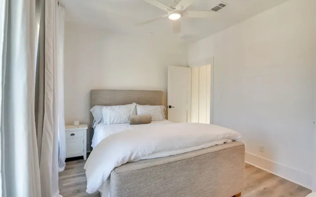 Upscale Home w/ 2 Balconies in Galveston!
