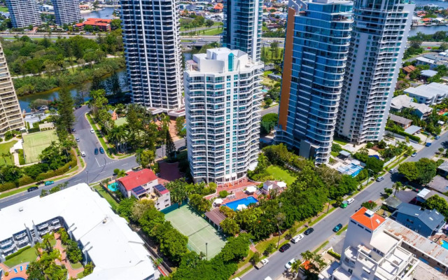 Crest Apartments