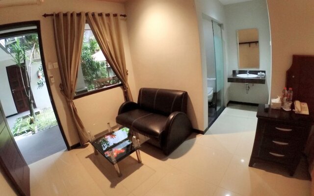 Airy Lowokwaru Candi Trowulan 12 Malang