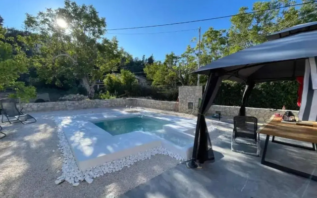 Villa With Pool in Pelekas Near the Beach