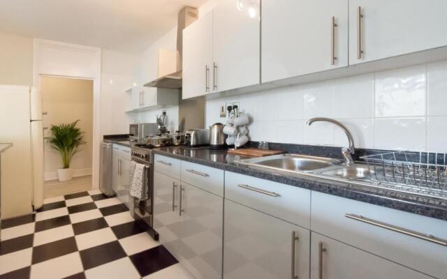 Luxury 2 bedroom Clifton flat with free parking
