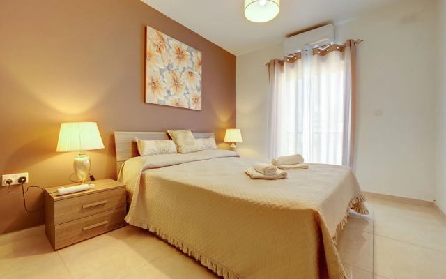 Stylish, Bright and Airy Apart in Central Bugibba