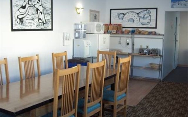 Polar Inn and Suites