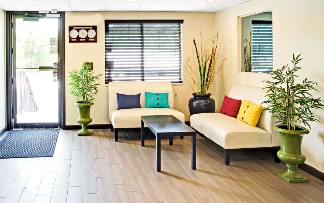 Super 8 By Wyndham Ogden