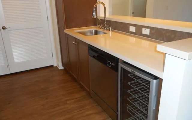 Luxury 2-Bedroom, 2-Bathroom with Pool and Views