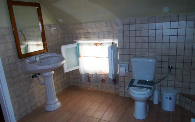 Loukas Kontos Traditional House