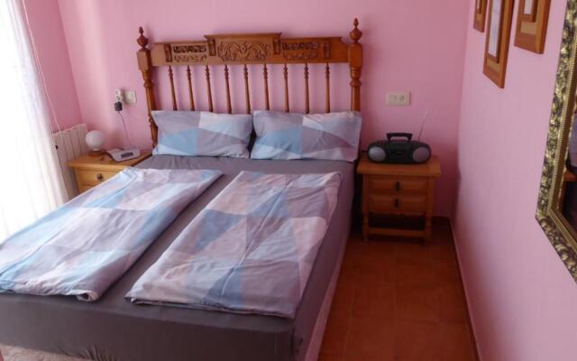 Apartment with side seaview 60 meters from sea