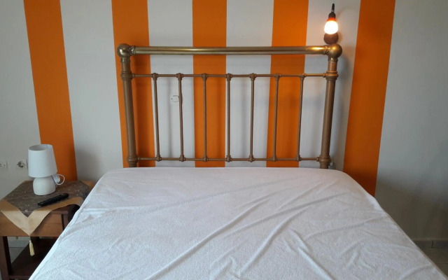 Orange Fodele