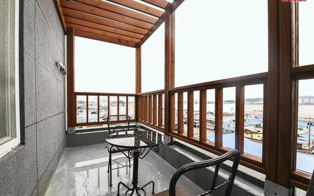 Seocheon Hotel Kamon