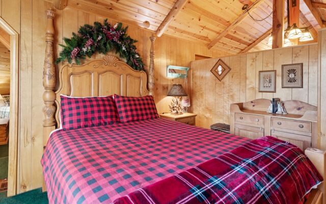 The Hideaway - Enchanting Custom Log-style Home Nestled High In The Pines! Great Room Features! 2 Bedroom Cabin