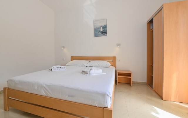 Seagull Apartments & Studios