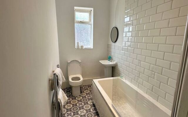 Large Five Bedroom Home with parking
