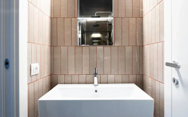 Alkamuri Posh Hotel Spa - 102 Suite Deluxe