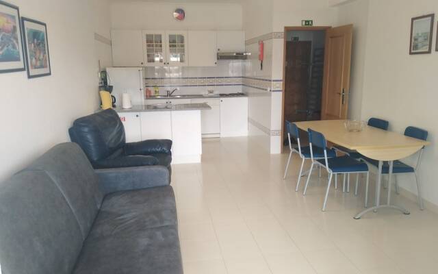 Apartamento Praia de Porches,izibookings