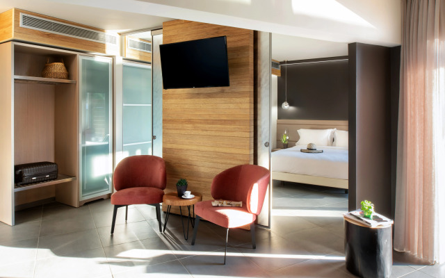 Blue Dolphin Hotel