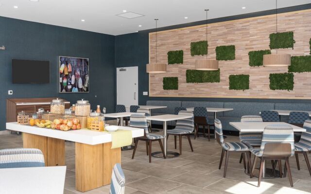 Element Hampton Peninsula Town Center