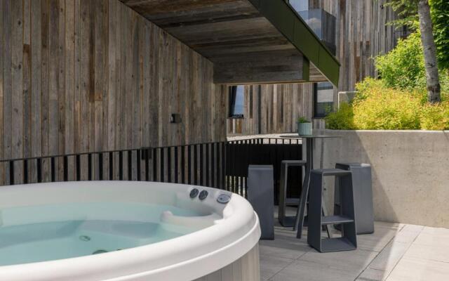 EAST GOING TRIPLE A Apartments