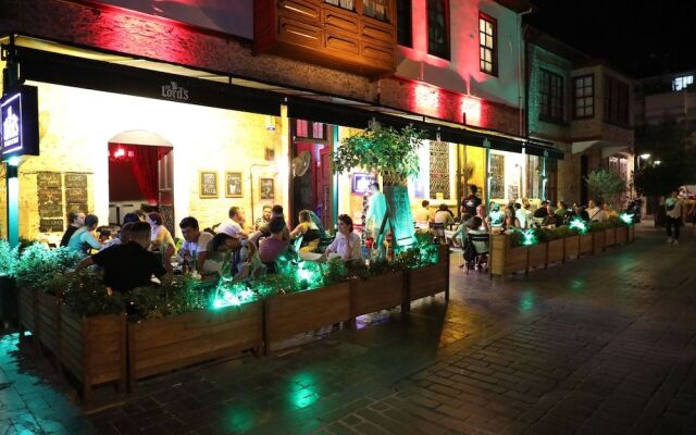 Lords Hostel & Pub