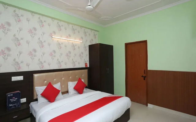 OYO 28264 Chirag House