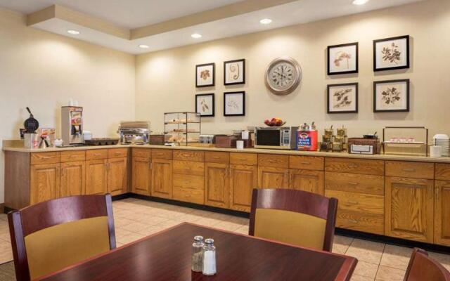 Country Inn & Suites