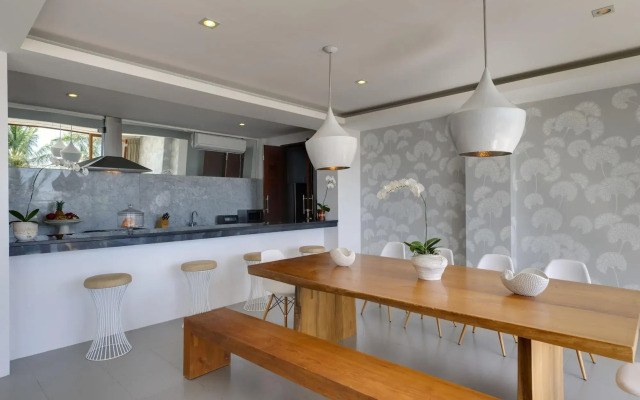 Malimbu Cliff Villa