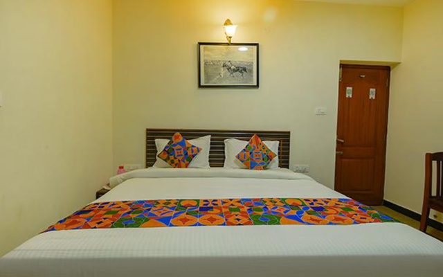 FabHotel Greenwood Stays