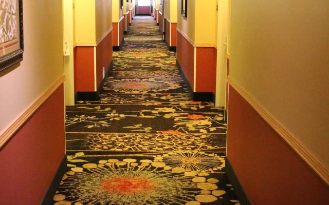 Best Western Plus Des Moines West Inn & Suites