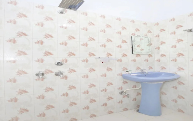 Collection O 12986 The Red Hotel