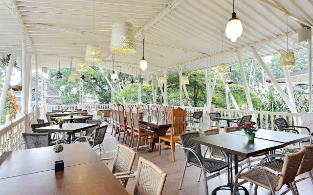 ZEN Rooms Sukaresmi Karang Setra
