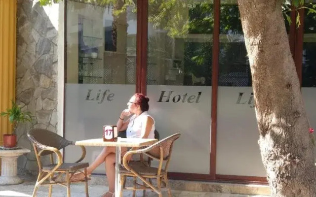 Life Hotel