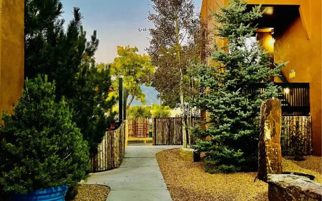 Taos Valley Lodge