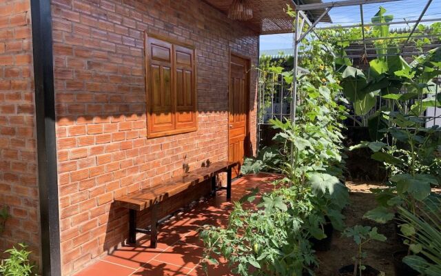 MIna Homestay