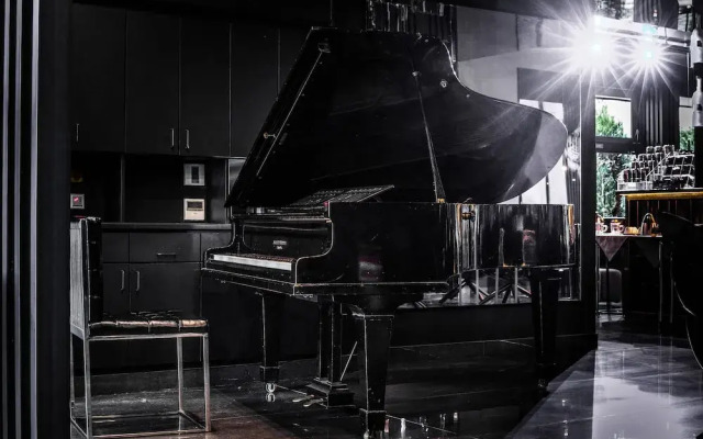 Hotel Belmont Classic