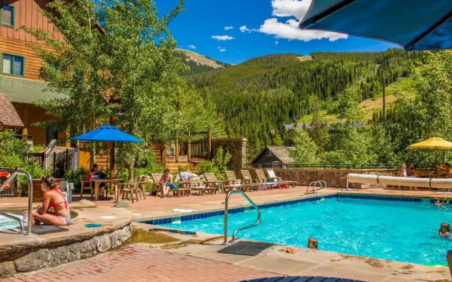 Arapahoe Lodge #8102 by Summit County Mountain Retreats