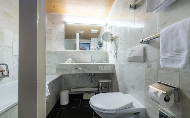 Adula Hotel